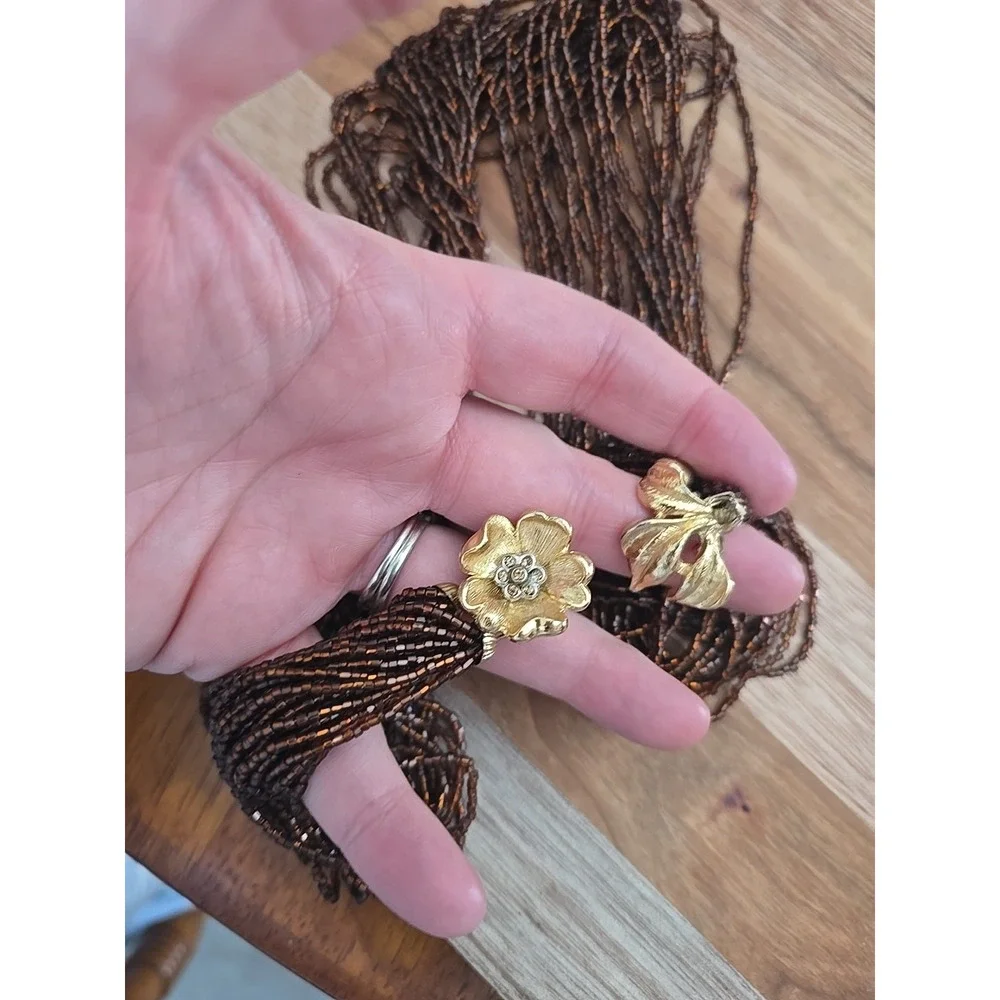 Vtg Brown Seed Beaded Multi-Strand Gold Tone Flower Clasp‎ Boho Necklace Jewelry
